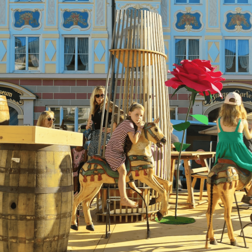 Was für ein gelungener Innenstadt-Freitag! Bei bestem Spätsommerwetter war die Tölzer Marktstraße am vergangenen Freitag bestens besucht. Unter dem Motto „Einstimmung auf die Wiesn“ wurde aus dem ersten Freitag im September ein zünftiger und abwechslungsreicher Nachmittag für Groß und Klein.